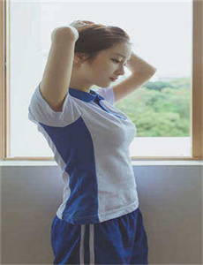 《美女美女免费视频》